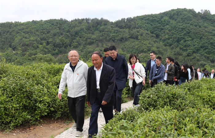 財信小貸公司“重走總書記視察之路”